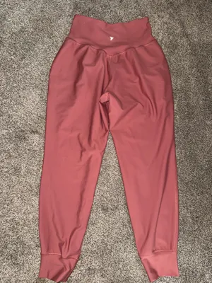 Old Navy Active PowerSoft High-Waisted 7/8 Joggers in Dusty Rose thumbnail 2
