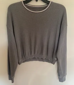 Hollister Gray Waffle Knit Cropped Boyfriend‎ T-Shirt Long Sleeve Ringer Neck S thumbnail 1