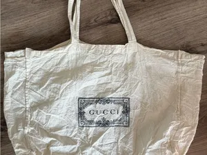 Gucci Cream Tote with Logo Plaque thumbnail 2