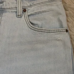 Abercrombie & Fitch Women’s Light Blue Straight Ultra High Rise Jeans Size 31/12 thumbnail 12