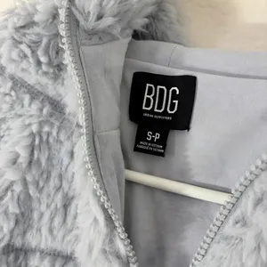 Urban Outfitters BDG light blue cropped faux fur jacket S thumbnail 3