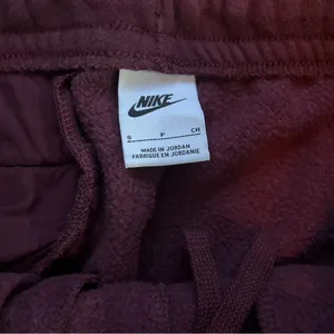 Nike Maroon Sweatpants Joggers Women Size Small Drawstring Athletic thumbnail 4