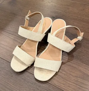 Old Navy Neutral Beige Block Heel Sandals Size 9 - C73-005 thumbnail 1