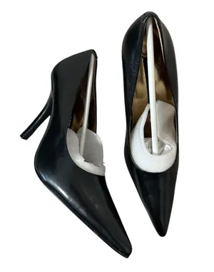 Chinese Laundry Black Pumps Size 8 - PEELED LEATHER IN BACK thumbnail 1