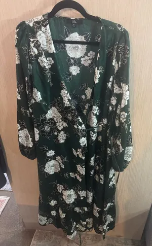 Lulus Women’s Sensationally So Emerald Green Floral Print Wrap Midi Dress Size Medium thumbnail 1