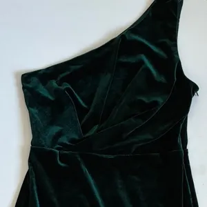 Lulus Emerald Green Velvet One Shoulder Mini Dress Pleated Bodice‎ D1582 Medium thumbnail 9
