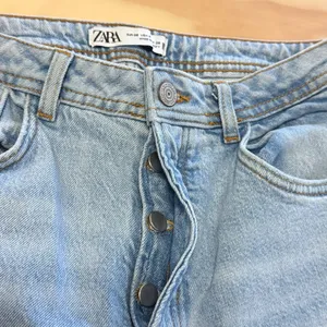Zara High Rise Straight Leg Jeans Light Wash Split Raw‎ Hem Button Fly Size 6 thumbnail 6