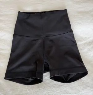 Lululemon Shorts Speed Up Black thumbnail 1