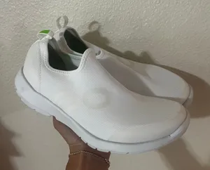 OOFOS OOmg Sport Low recovery slip-on shoes in white US9 / 40 thumbnail 1