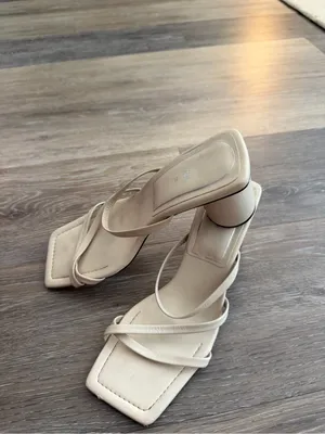 Zara Beige Strappy Round-Block Heel Sandals thumbnail 3