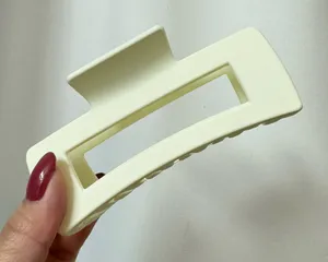 Matte Cream White Large Plastic Claw Hair Clip thumbnail 1