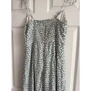 Abercrombie & Fitch Blue White Floral Tie Shoulder Smocked Midi Dress Medium thumbnail 4