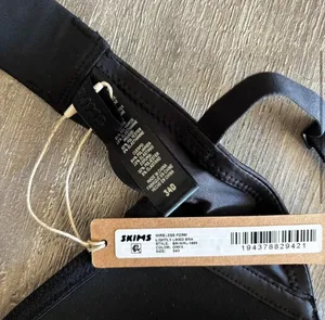 SKIMS Wireless Bra 34D thumbnail 4