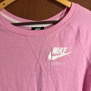 NEW Nike Women's Sportswear Gym Vintage Crew Sweatshirt Size Medium thumbnail 7