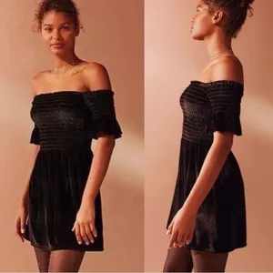 Urban Outfitters Clara Off-The-Shoulder Smocked Velvet Dress in Black thumbnail 2