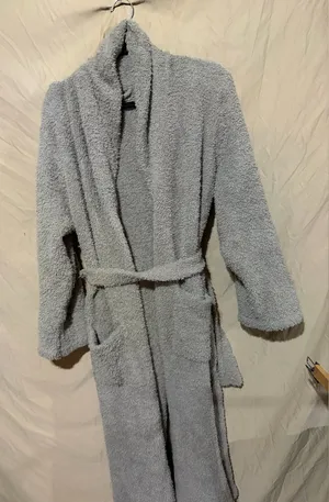 Barefoot dreams robe thumbnail 1