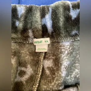 AERIE Shorts Green Cheetah Print Fleece Size Medium Pajama Lounge Beach Travel thumbnail 2