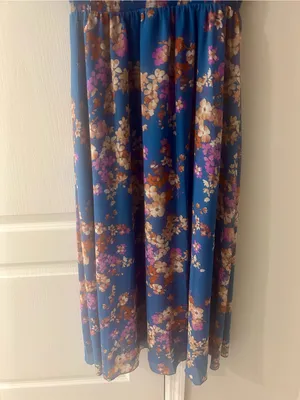 NWT Blue Floral V-Neck Maxi Dress, Size Medium thumbnail 5