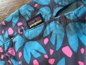 Patagonia Barely Baggies Pollen Confetti Dolomite Blue Navy Blue Pink size L thumbnail 6