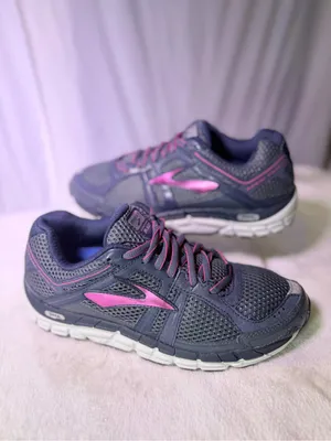 Brooks Women’s Navy and Magenta Athletic Running Shoe thumbnail 2