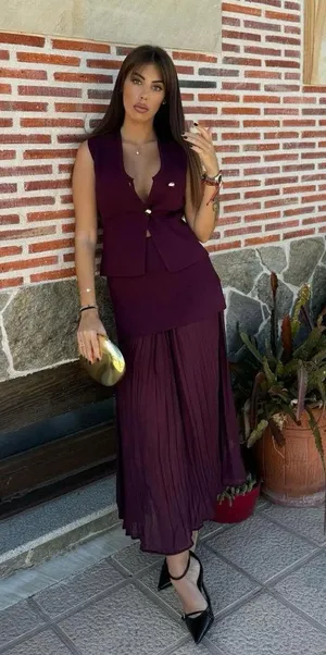 NWT ZARA WOMAN HIGH-WAIST COMBINED PLEATED KNIT SKIRT in BURGUNDY. Size Medium thumbnail 3