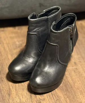 Gianni Bini Black Leather Platform Ankle Booties Size 8M. thumbnail 1