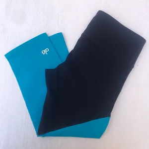 ALO mid-waist cropped leggings thumbnail 4