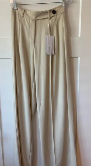 Bershka Cream Wide-Leg Pleated Trousers thumbnail 1