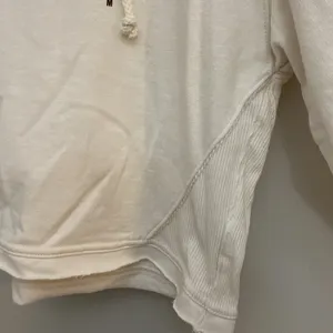 American Eagle Outfitters women’s New! Ivory cropped hoodie/sweatshirt size M thumbnail 4