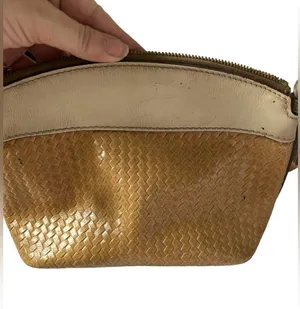 Dooney and bourke vintage beige and white shoulder bag. Needs work thumbnail 3
