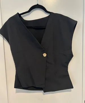 SHEIN Black Structured V-Neck Buttoned Vest size medium thumbnail 1