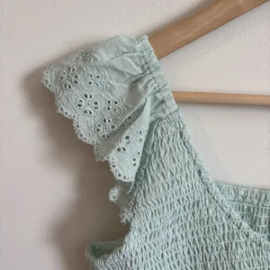 Poof‎ New York Shirt Womens Sz M Mint Green Cottage Ruffle Eyelet Top Blouse thumbnail 6