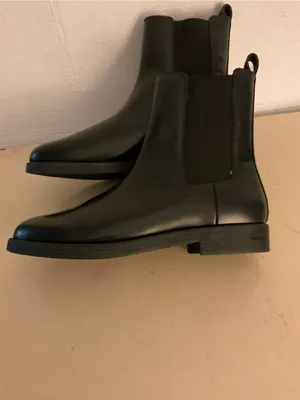 J. Crew women black Leather Chelsea Ankle Boots US 9 thumbnail 4