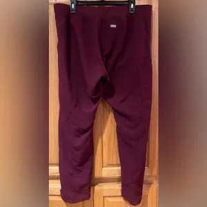 FIGS Burgundy Casma Three-Pocket Top & Kade Cargo Scrub Pants Set Size XL/XXL‎ thumbnail 16