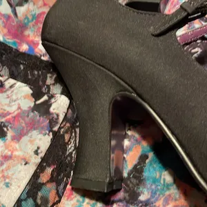 Hocus pocus perfect Vintage Mary Jane’s with purple soles and curved 3 in heels thumbnail 5