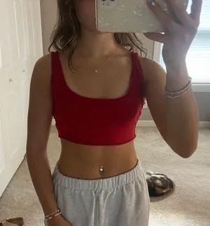 red cropped tank top Size XS thumbnail 1