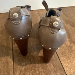 UGG Celestina‎ Grey Leather Platform Women Mule Heels Size 7 thumbnail 6
