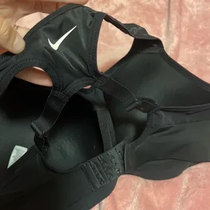Padded Medium Nike sports bra thumbnail 3