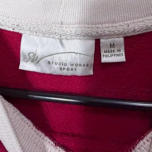 Vintage Studio Works Sport Magenta Embroidered Birdhouse Sweatshirt Size M thumbnail 4