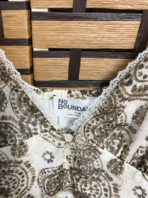 No Boundaries Brown And White Tank Top Size XL thumbnail 3