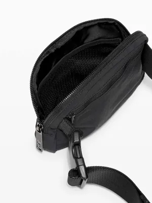 LULULEMON Everywhere Belt Bag in Black NWOT thumbnail 9