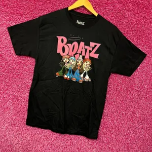 Bratz Cloe Sasha Jade Yasmin The Clique Cartoon Series Tee M thumbnail 3
