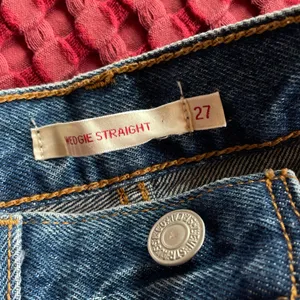 Levi’s Wedgie Straight Jeans Women’s 27x28 Blue High Rise Distressed 100% Cotton NWT thumbnail 6