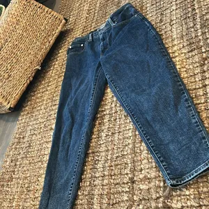 Levis Silvertab High Waisted Mom Jeans Tapered Women’s Size 29 Medium Wash thumbnail 3