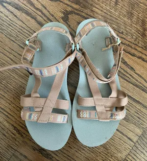 Sandals thumbnail 1