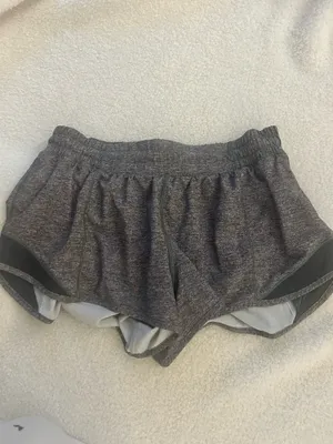Lululemon Hotty Hot 2.5" Shorts thumbnail 2