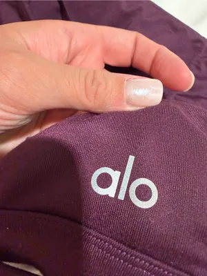 ALO Yoga Airbrush Enso Dark Plum Cross-Front Sports Bralette Size Medium thumbnail 9