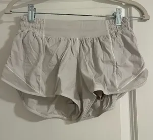 Lululemon Shorts Hotty Hot 2.5" White thumbnail 1