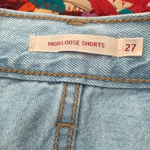 Levi’s Light Blue Wash High Loose Denim Jean Shorts - 27 thumbnail 5