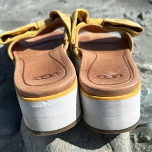 UGG Yellow Bow Platform Sandals Size 6.5 thumbnail 5